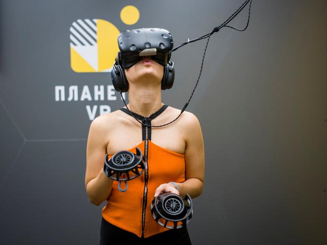 A visitor uses VR (Virtual Reality) glasses during the presentation of a simulator of virtual reality showing the 2013/2014 demonstration in Ukraine, when dozens of protesters were killed in the final moments of Viktor Yanukovich's rule, in Kiev, Ukraine September 12, 2018. REUTERS/Gleb Garanich