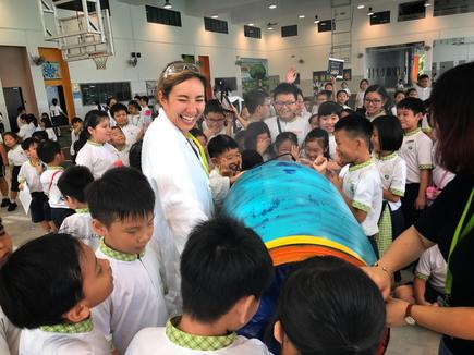 Dr Michelle Dickinson brings the Nanogirl show to Singapore